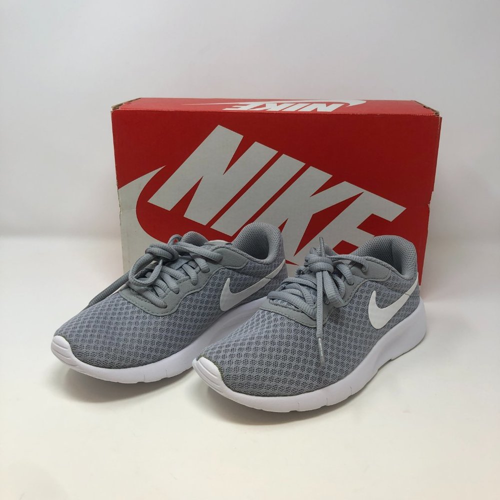 Kid's Nike Tanjun Running Sneaker Wolf Grey/White  - New with Box!